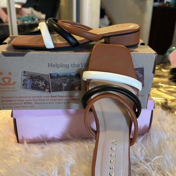 LOW HEEL FLAT SLIPPERS SIZE 6 NEW NEVER WORN - Picture 2 of 4